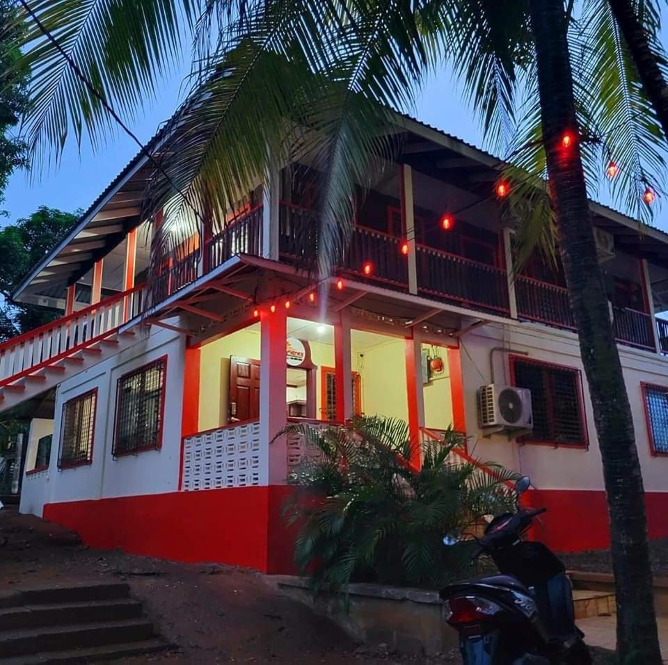 Fenix Hotel & Hostel Utila Exterior foto